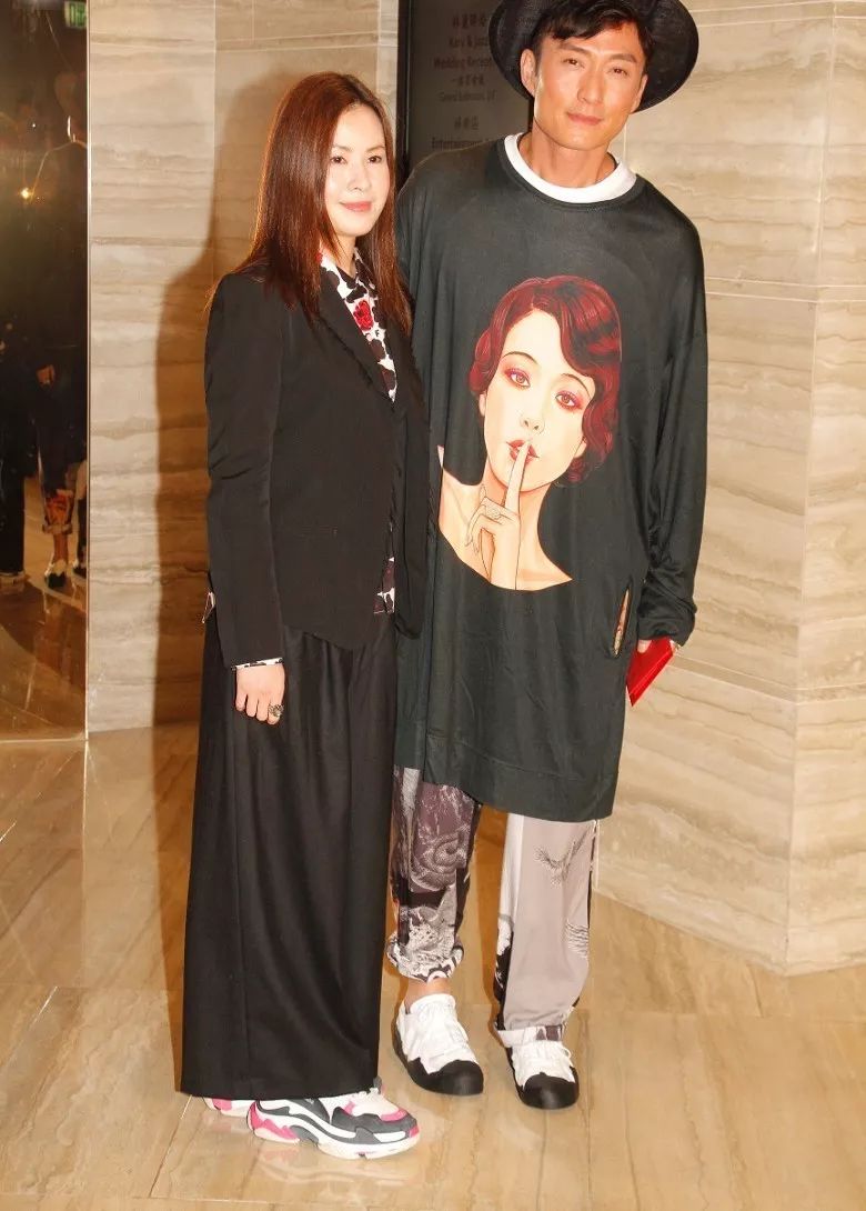 恭喜恭喜！TVB力捧小生与圈外女友注册结婚：结束5年爱情长跑