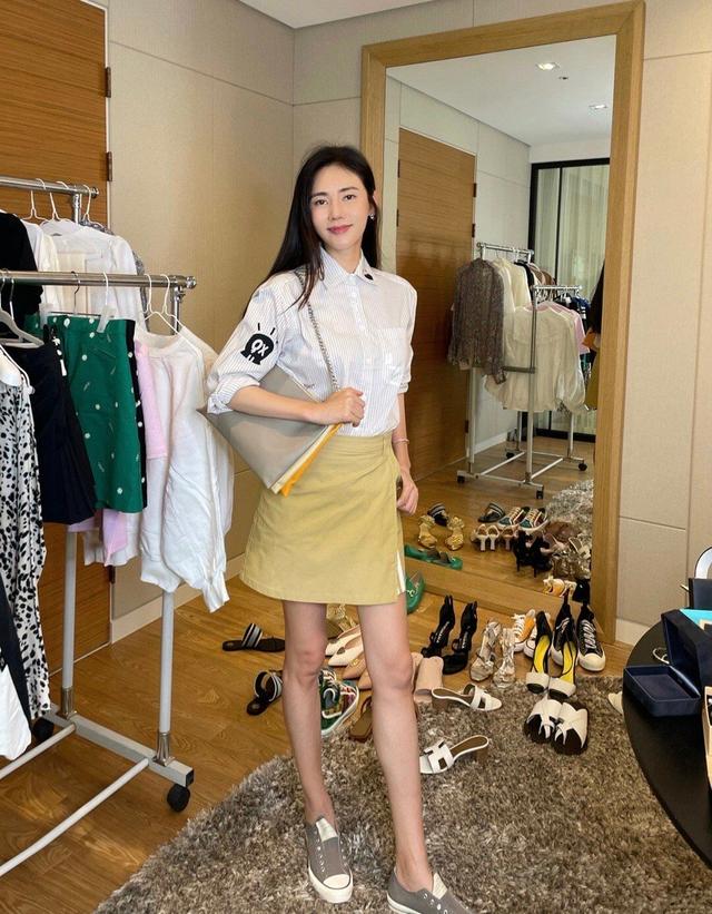 秋瓷炫日常穿衣服,秋瓷炫穿紧身裤出席活动