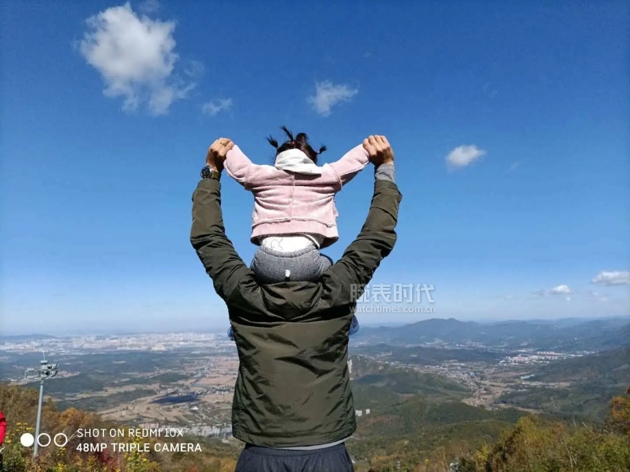 网友晒自己微信好友数量,网友晒1300手表