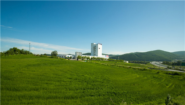 “乳业教父”郑俊怀隐身林海雪原，夯实红星乳业品质根基