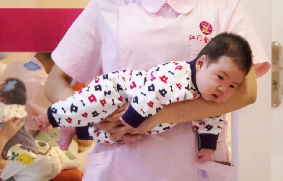 小孩肚子胀气老是放屁怎么推拿,宝宝肚子胀气哭闹快速解决法