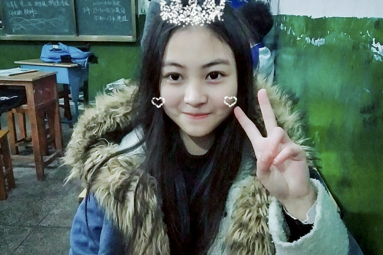 一女孩神似迪丽热巴,江西神似女孩的视频