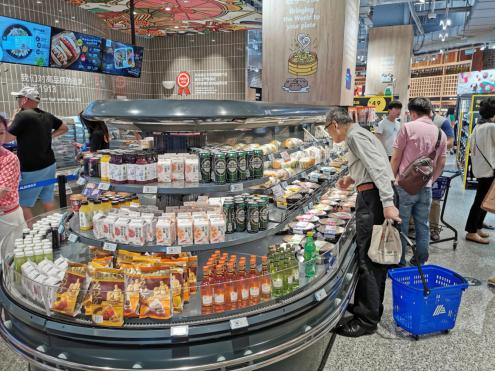著名穷人超市开进中国!大妈疯抢,年轻人:这不是缩小版盒马吗?