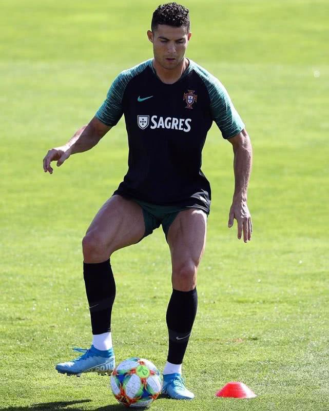 36岁c罗回归曼联首秀,39岁的c罗进了54个球