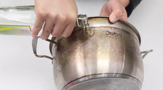 衣服上的霉菌斑点怎样去除,衣服上霉菌斑最有效的方法