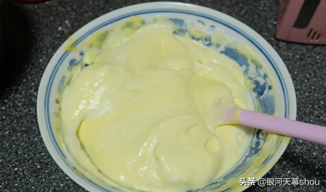 如何做蛋糕简易版无需烤箱电饭煲,电饭煲怎么做蛋糕不用牛奶蛋糕粉