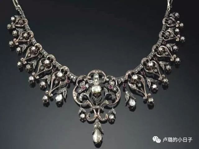 英国女王戴的超级超级珍贵的王冠,各国女王加冕皇冠图片