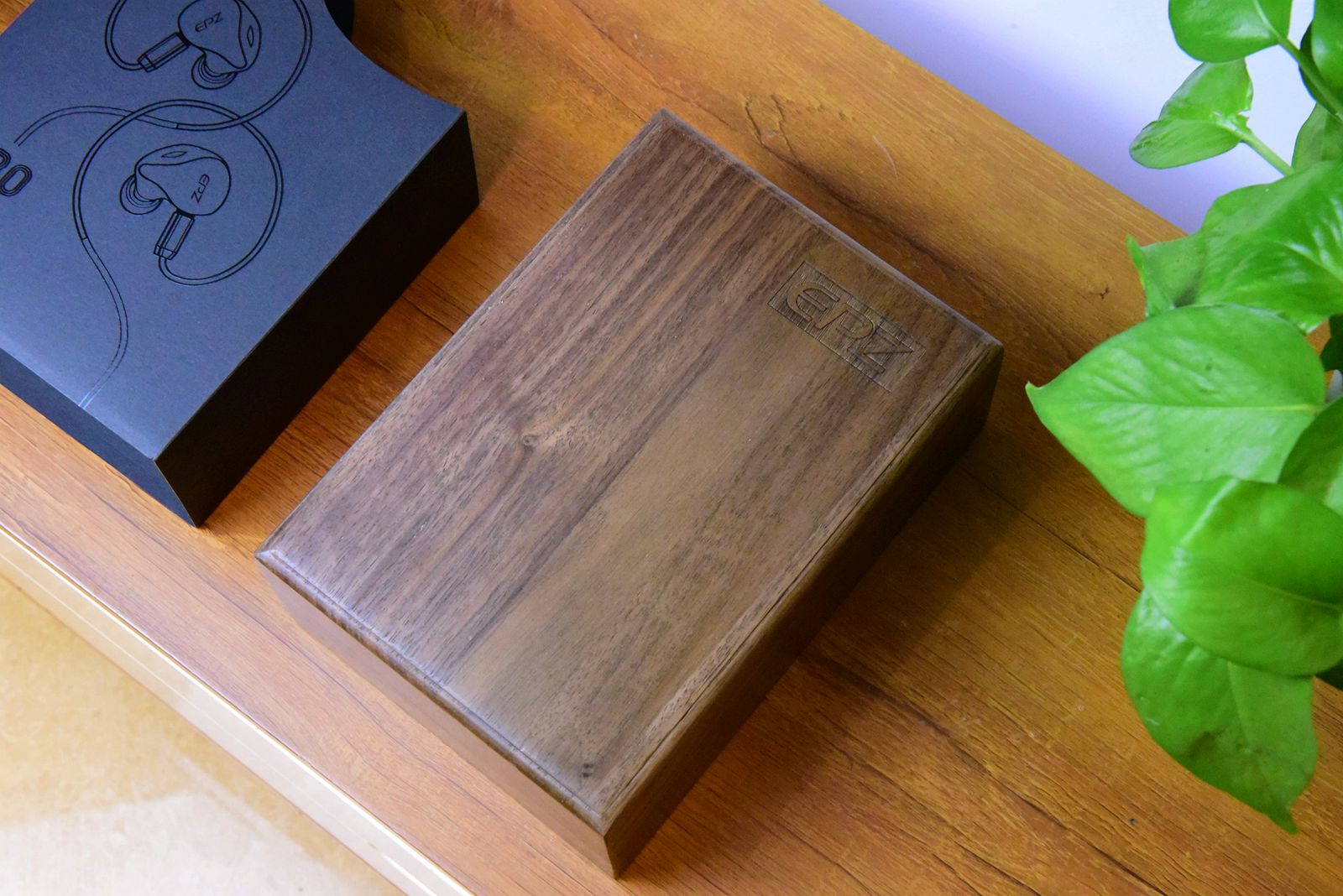 见识见识国产耳机诚意，5动铁声扬顶着堆料骂名平衡行业旗舰高价