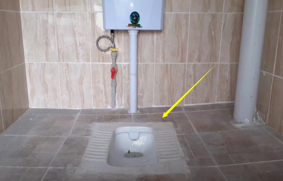 马桶和蹲坑在同一平面上怎么安装,马桶安装简单还是蹲坑简单