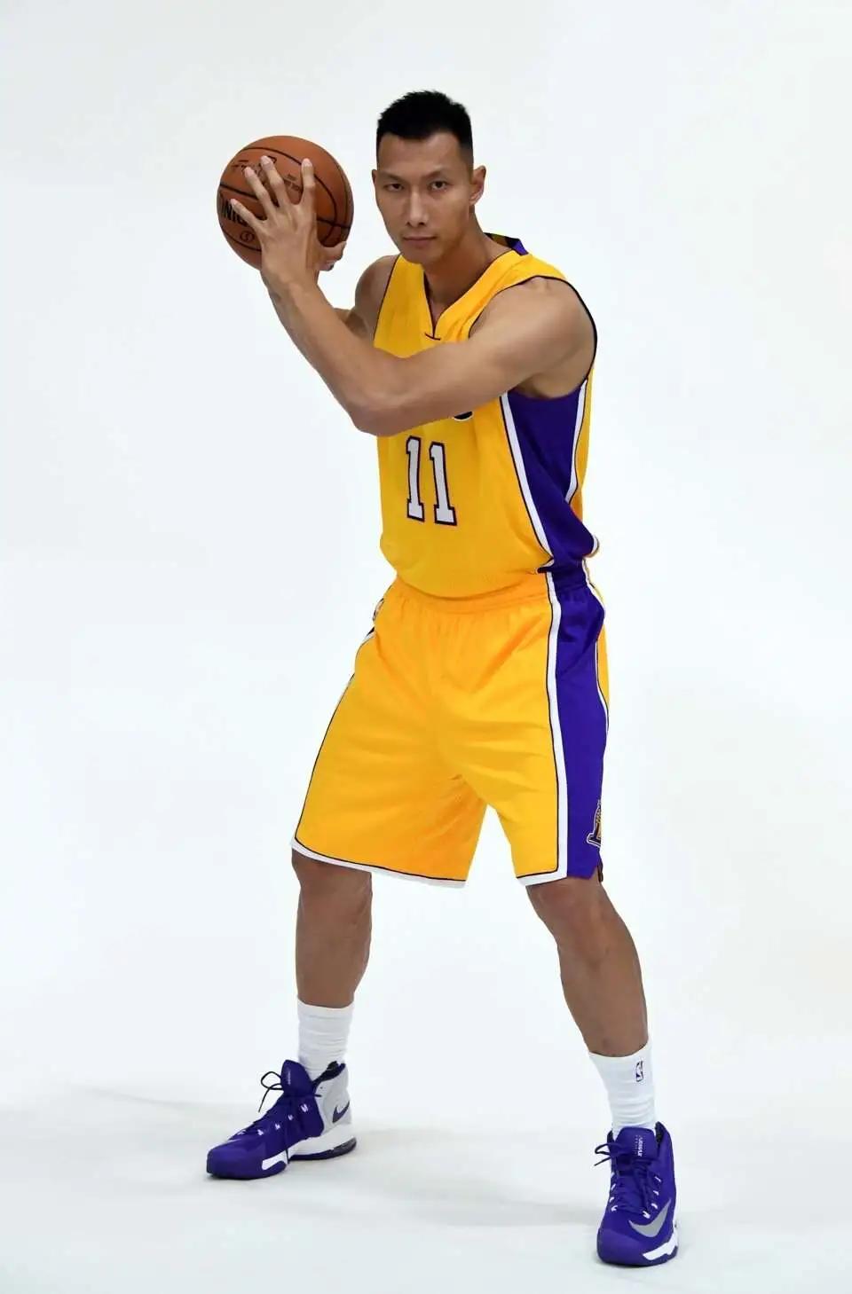 易建联nike篮球签名,nike易建联1代