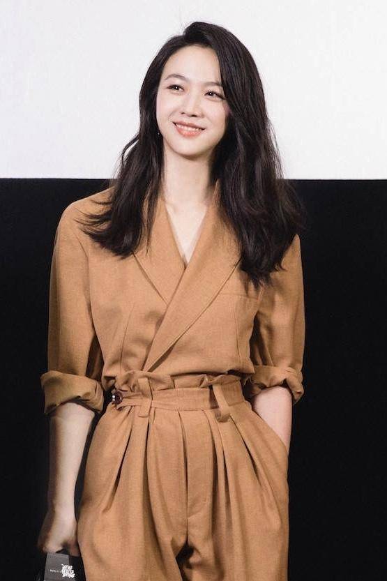 汤唯穿西装,汤唯黑色西装搭配