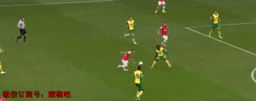 把球传进球门的球队,把球传球给内马尔