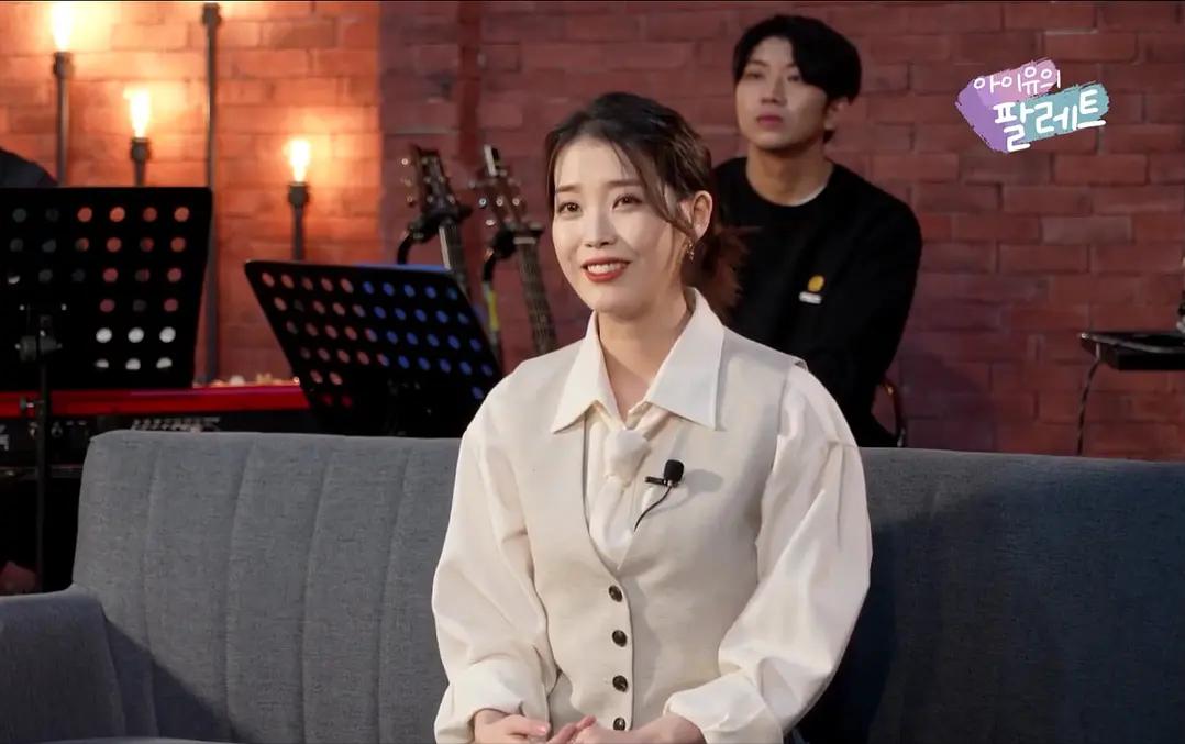 IU新照曝光:牙龈变紫,嘴包不住牙,唇部丰满到越来越像金泫雅