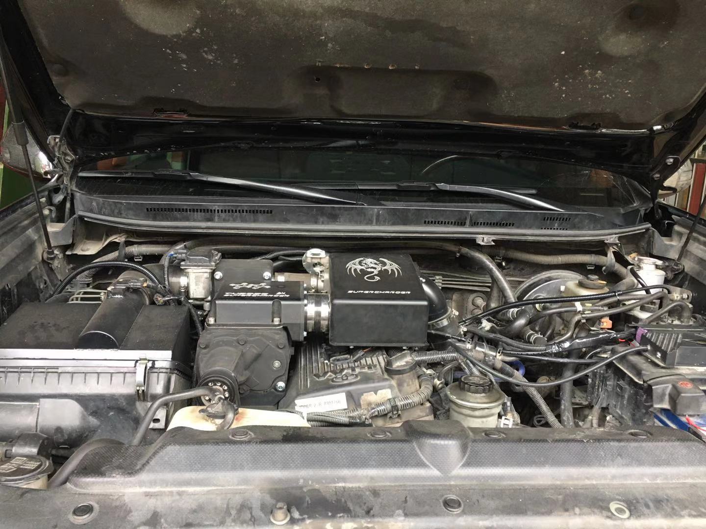 鲁式机械增压和双涡轮增压,机械增压与涡轮增压哪个更好