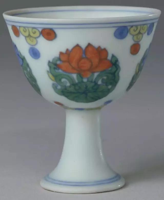 斗彩玲珑,斗彩姹紫特征