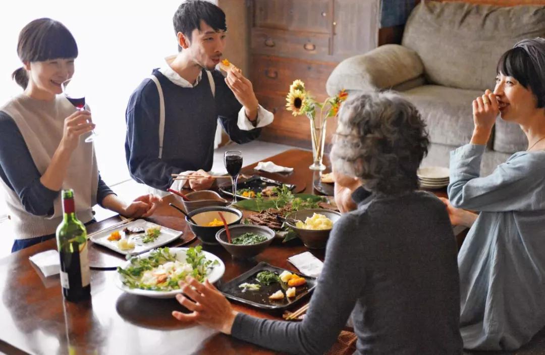 75岁日本家庭主妇日常,日本中年家庭主妇一天的真实生活