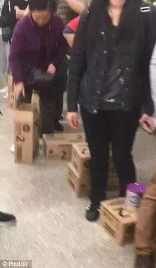 澳洲华人在超市买奶粉被骂,中国人在澳大利亚买奶粉事件