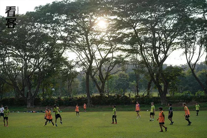 为了孩子上学全家都搬到县城好嘛,为了孩子上学全家去异地