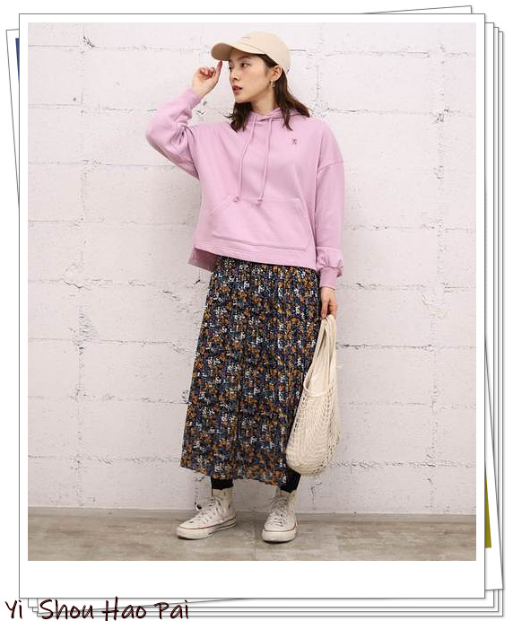 十种颜色卫衣搭什么裤子才好看,连帽卫衣穿搭配色技巧