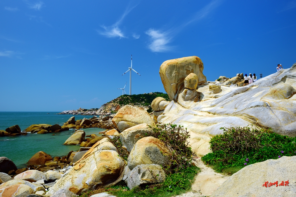 漳浦六鳌海滩上的风景,漳浦六鳌龙美湾抽象画廊