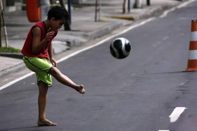 室内足球技战术,足球发展史完整版图片