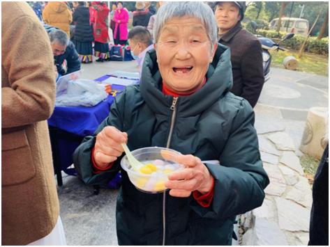 南京建邺区双和园社区慰问暖人心