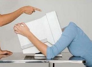 如果亲人患有精神心理疾病，该怎样帮助他们呢？美国《今日心理学》杂志刊文，心理专家提出了下面一些建议