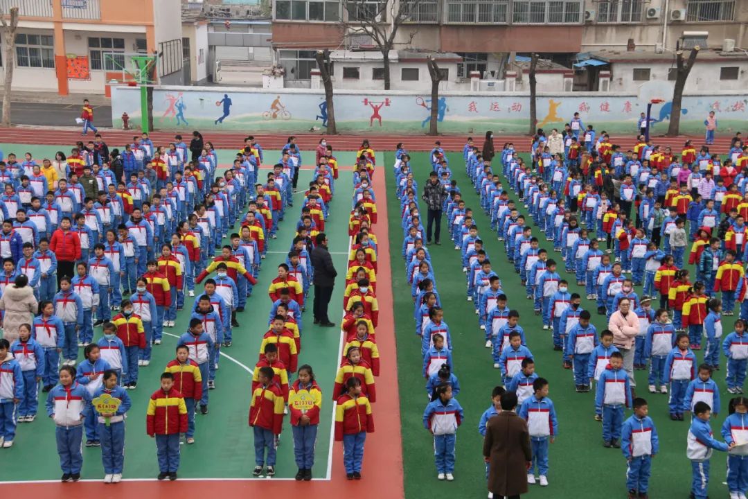 健雅少年“跑步乐”—东平县第二实验小学举行“快乐跑步”真有趣