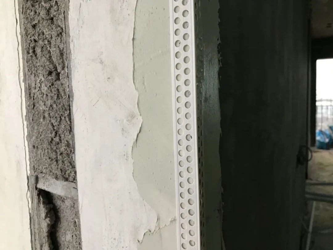 刮腻子时墙面刷什么油漆 (墙面刮腻子刷墙漆注意事项)