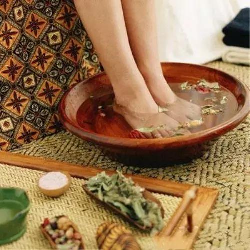 冬天泡热水澡去寒吗,冬天泡热水澡除湿气吗