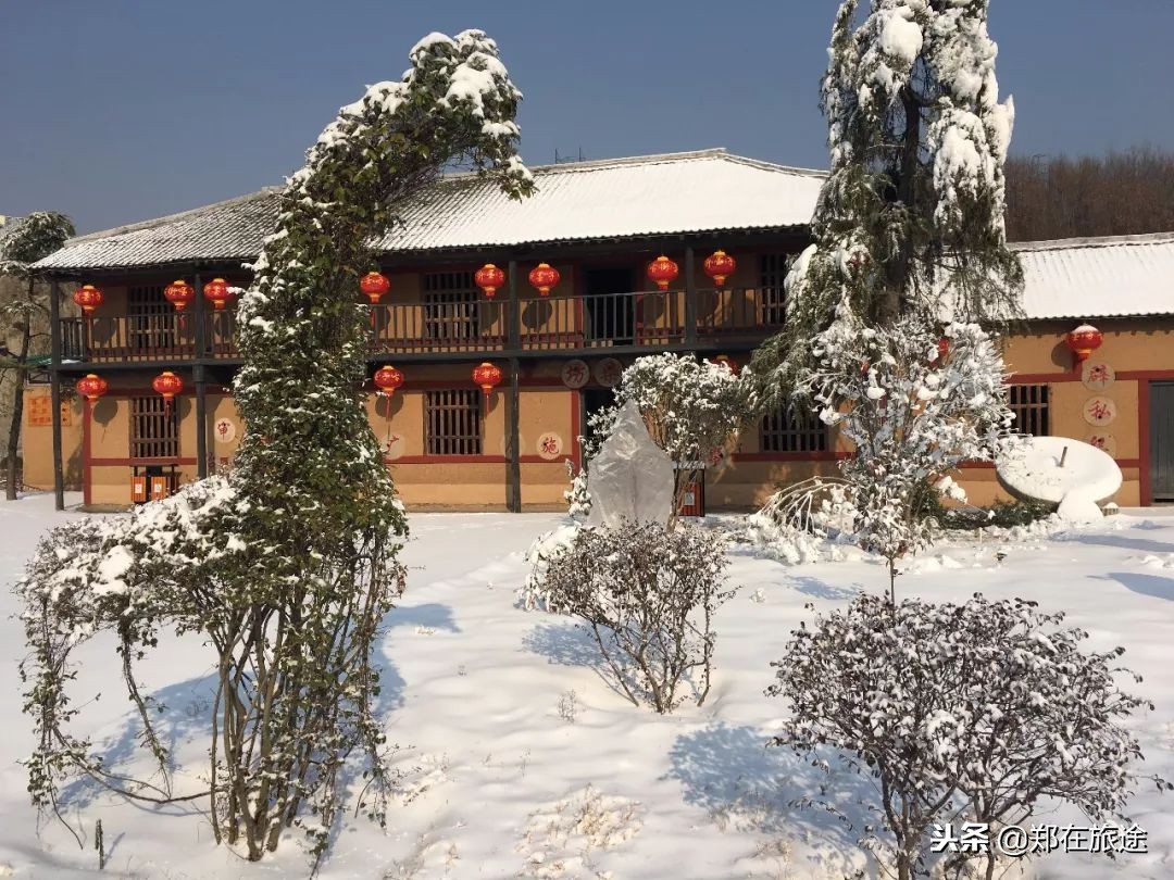 一个很好玩儿的地方「中原雪乡墨子古街」坐着火车穿越童话世界！