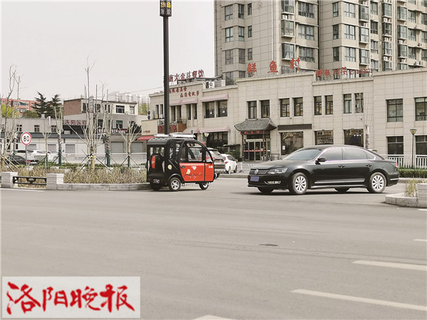 王城大道快速路变道,洛阳状元红路与王城大道交叉口