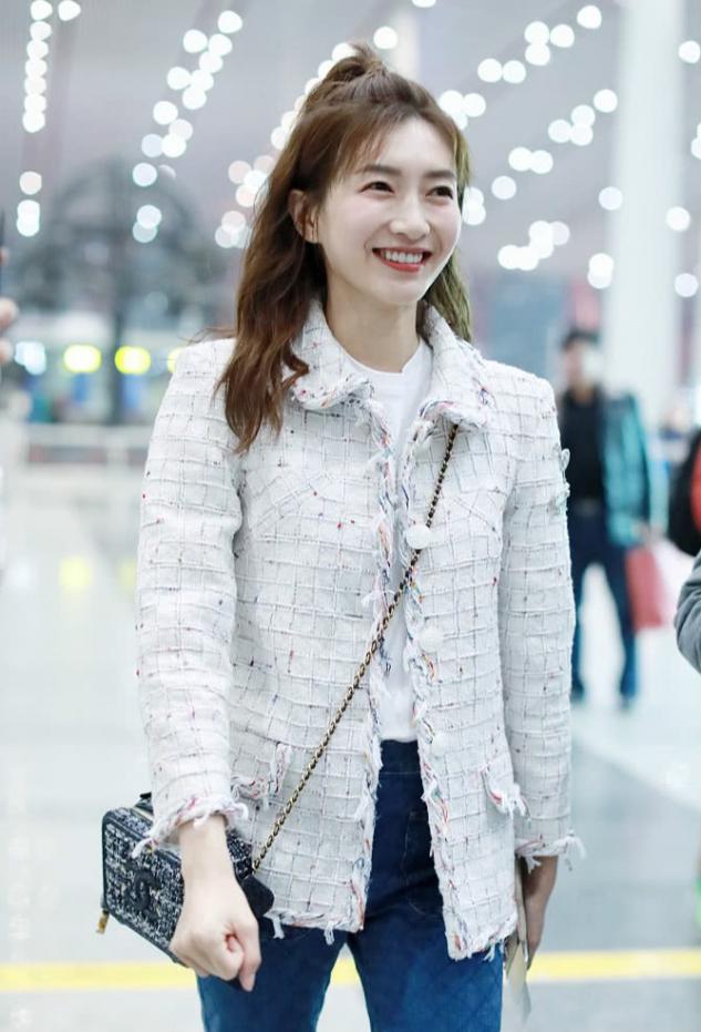 脸圆的女生适合什么发型中分,脸大的妹子适合的中分的发型