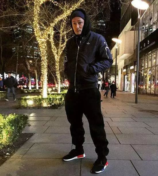 newbalance余文乐红黑,余文乐newbalance990v4nb