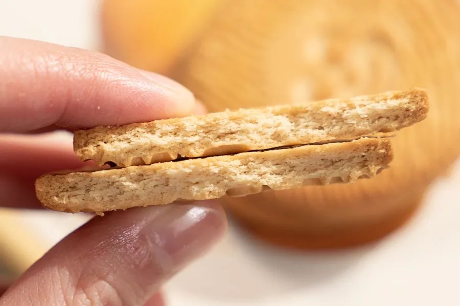 被薇娅直播间榨干零食预算后，写出了这篇测评报告（上）