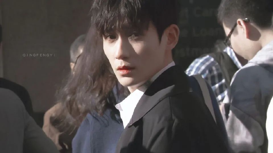 江小白金色庄园开会文案,江小白深夜的酒文案短句干净治愈