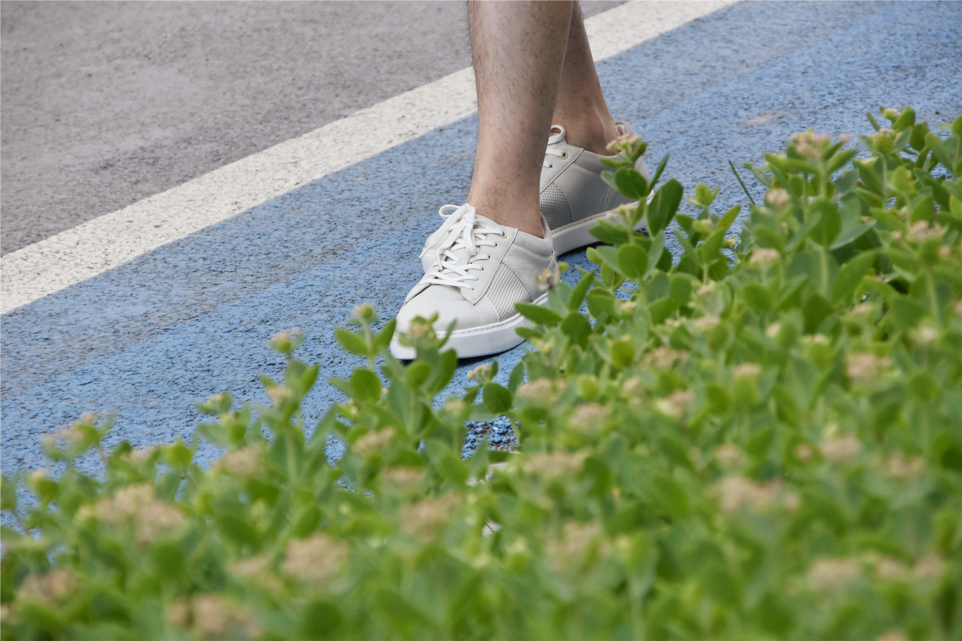 小米夏季新品：劲凉设计，无惧炎热酷暑，这款小白鞋比耐克都强