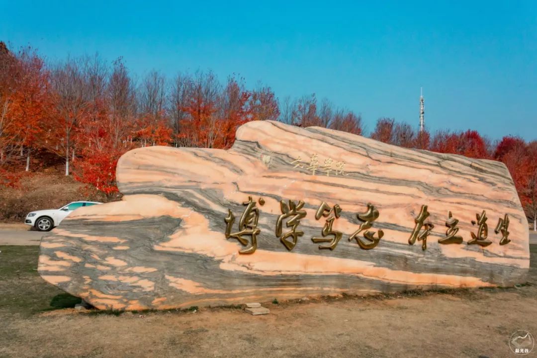 不输武大樱花，文华学院美“枫”了