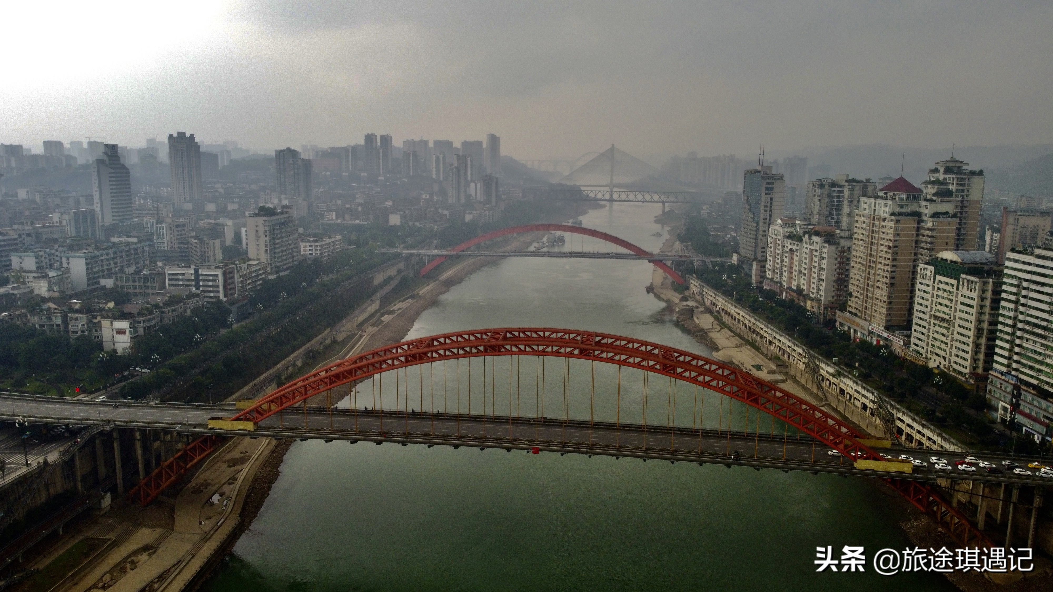 来宜宾千万别错过合江门，岷江与长江交汇，泾渭分明让人大饱眼福