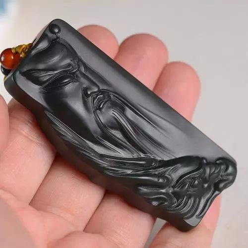 关公挂件男的戴有什么讲究,戴关公吊坠的讲究和忌讳