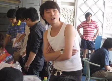 电竞是00后的青春,电竞是年轻人喜欢的潮流运动