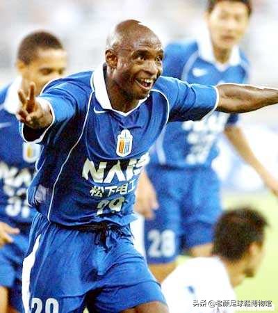 非洲最强10号球员，斯托伊科维奇是他替补，弟弟三个儿子都是国脚