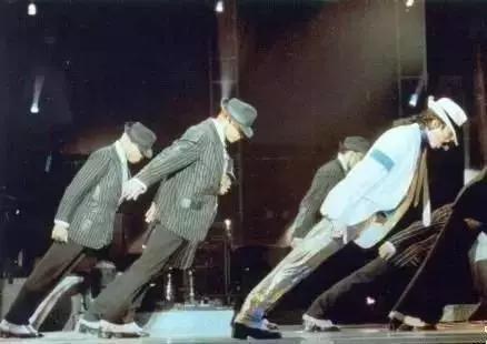 迈克尔杰克逊集齐了多少种舞蹈,迈克尔杰克逊站在世界舞台上