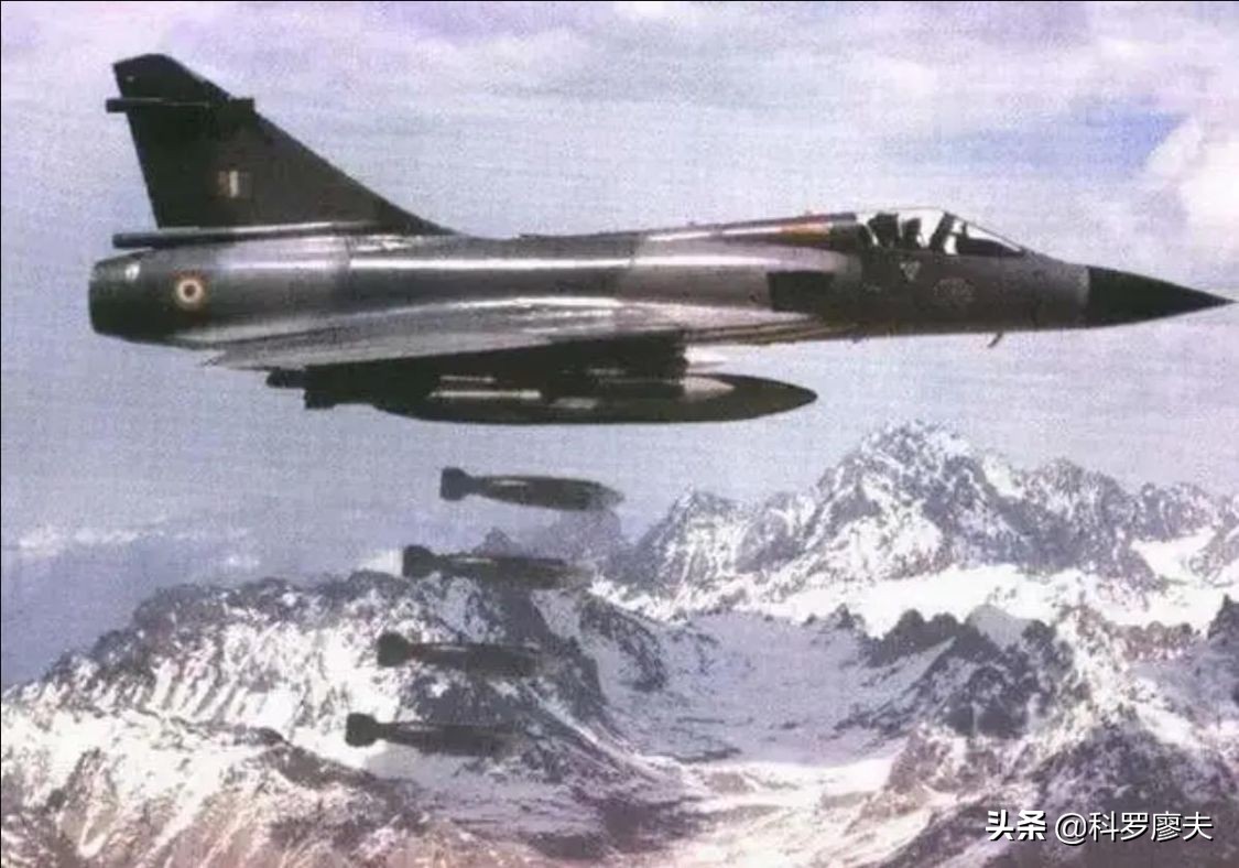 印军两架战机坠毁视频,印度军用战斗机坠毁