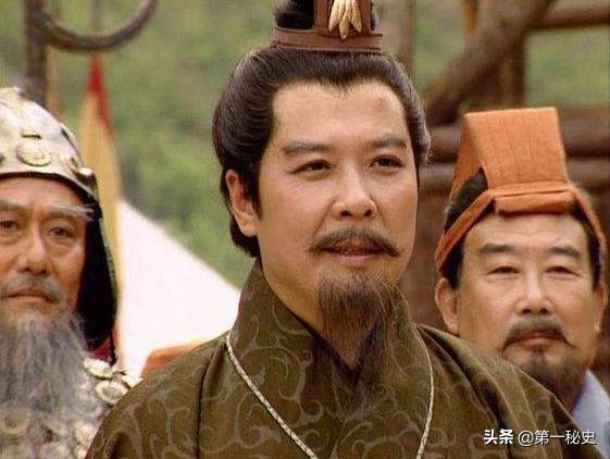 刘备是如何一步步从一个平民成为一代枭雄的？