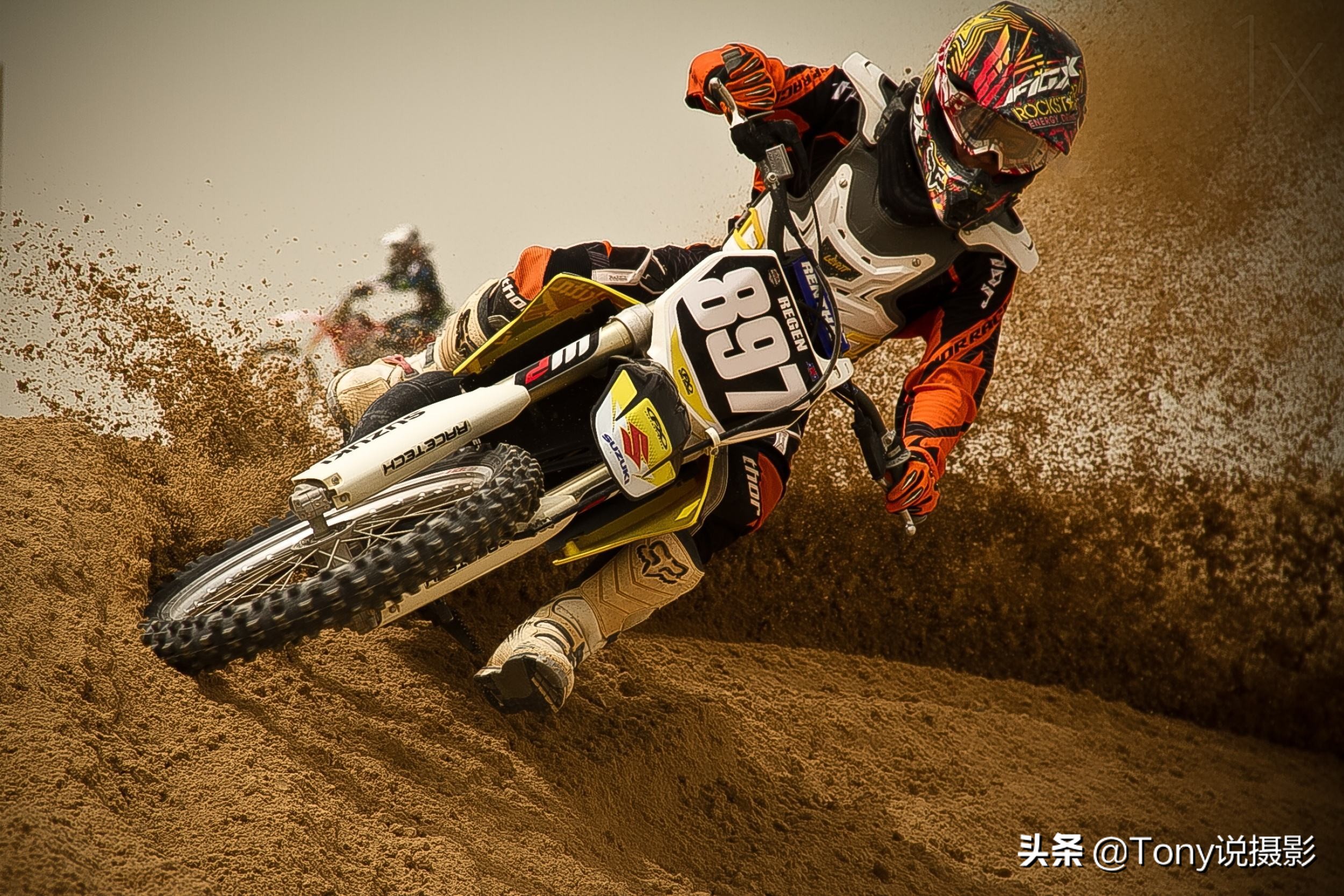 相机多点对焦怎么调,相机测光和中心对焦怎么操作