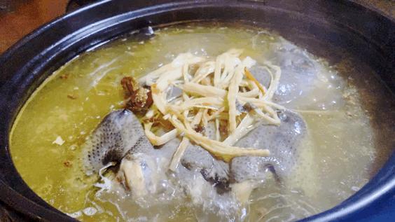 7月新鲜笋炖鸡怎么炖最好吃,天目山鲜笋炖鸡