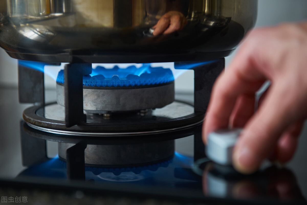 换了一个燃气灶花了1600元贵吗,换了几个煤气灶火还是很小