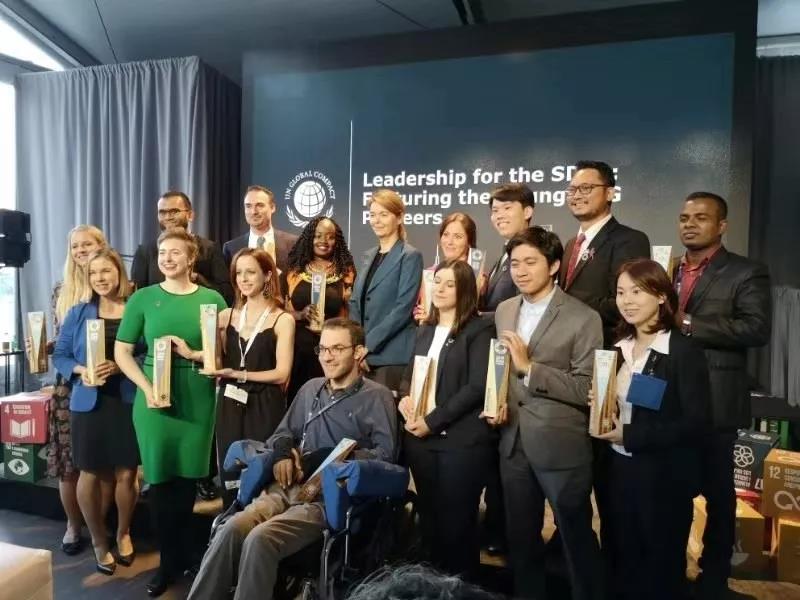 不爱红装爱武装的女子工作表现,不爱红装爱工装