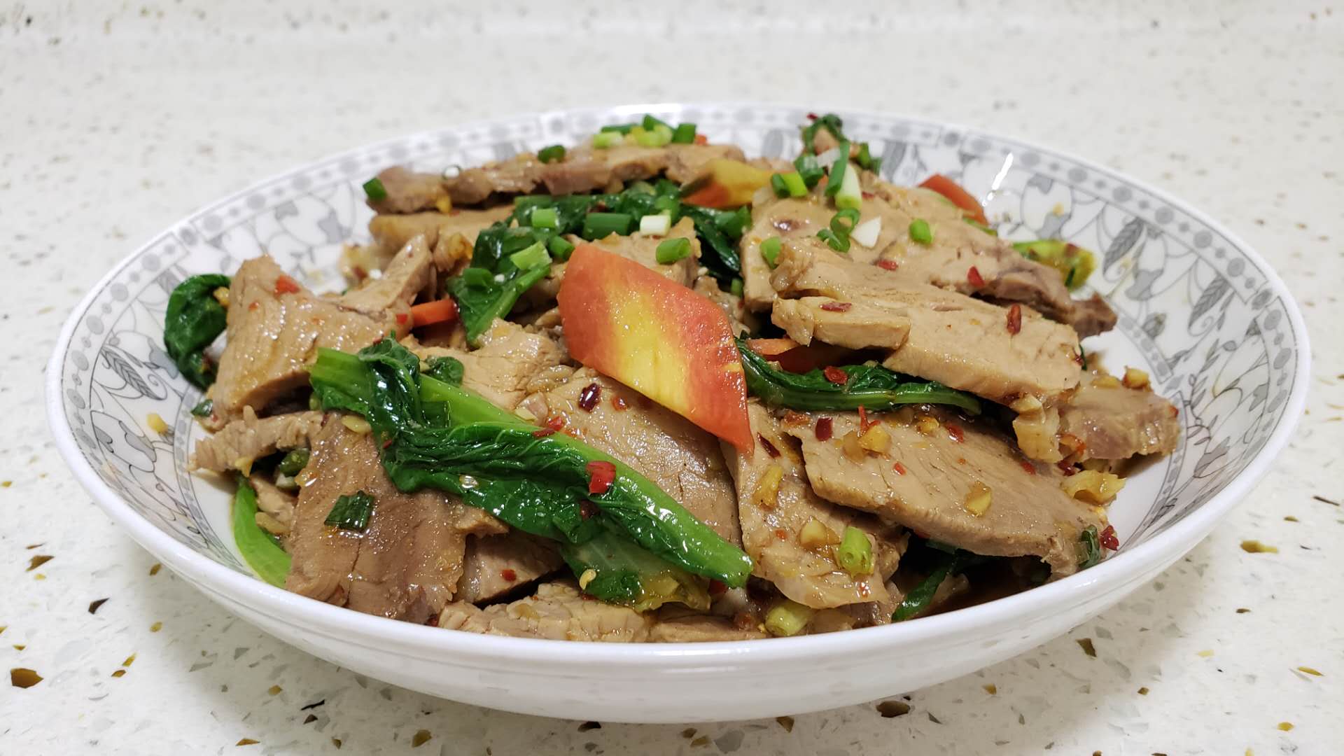 瘦肉别再炒着吃，换种新做法，凉拌肉片爽口嫩滑，吃起来太过瘾了